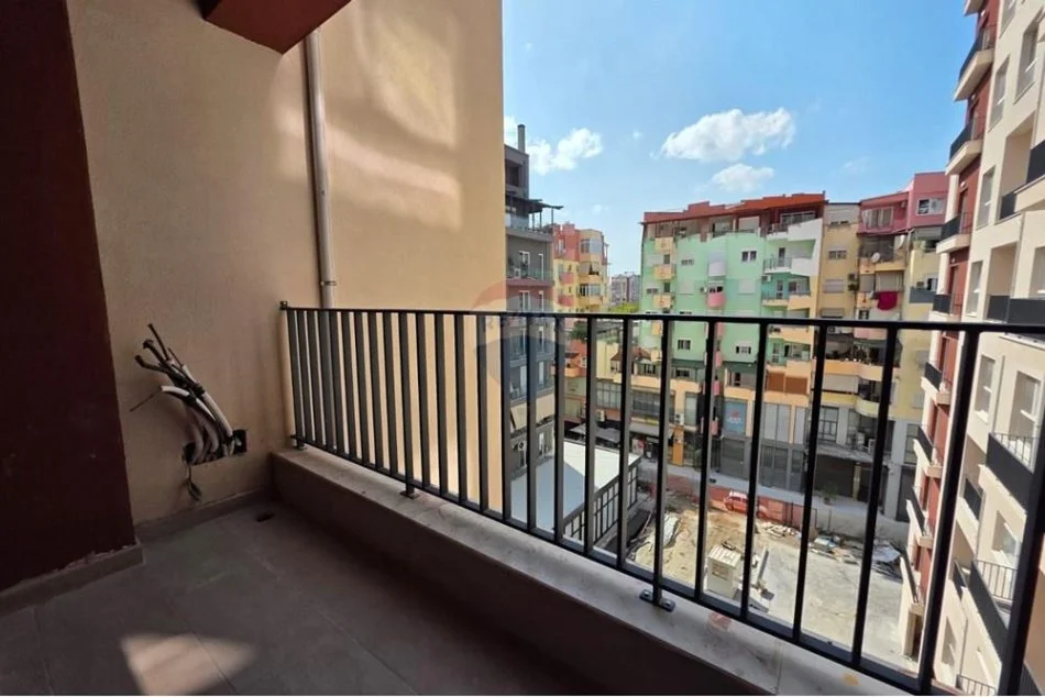 Tirane, shitet apartament 2+1+Ballkon , 106 m² 207.000 € 