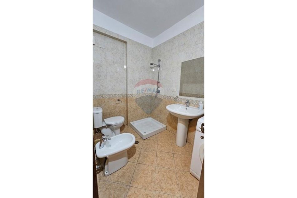 Tirane, jepet me qera apartament 1+1 , 70 m² 600 € 