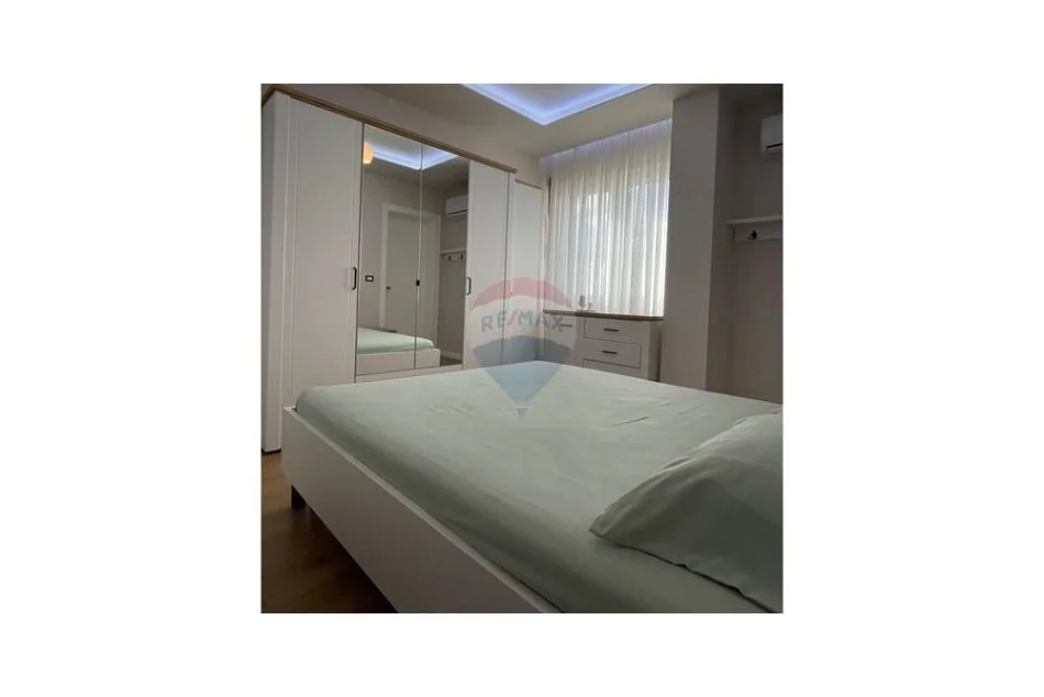 Tirane, jepet me qera apartament 2+1+Aneks+Ballkon Kati 11, 110 m² 860 € (Rruga e Kavajes)