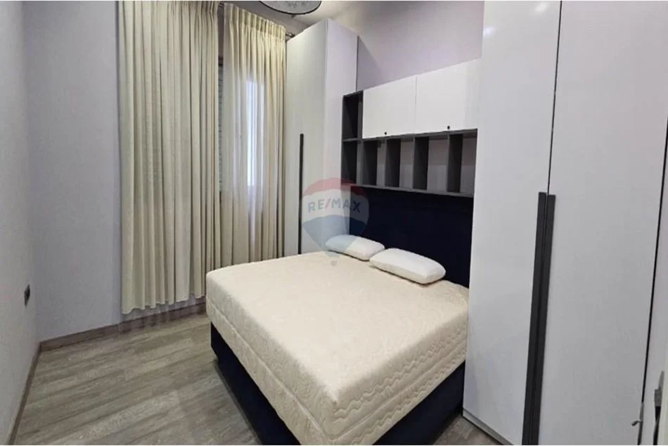 Tirane, jepet me qera Vile 1 Katshe Kati 0, 700 m² 5.000 € (Liqeni i Tiranës, Tiranë)