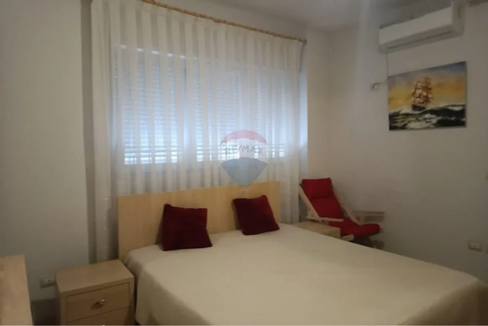 Tirane, jepet me qera apartament 2+1+Ballkon Kati 2, 81 m² 750 € (Rruga e Kavajes)