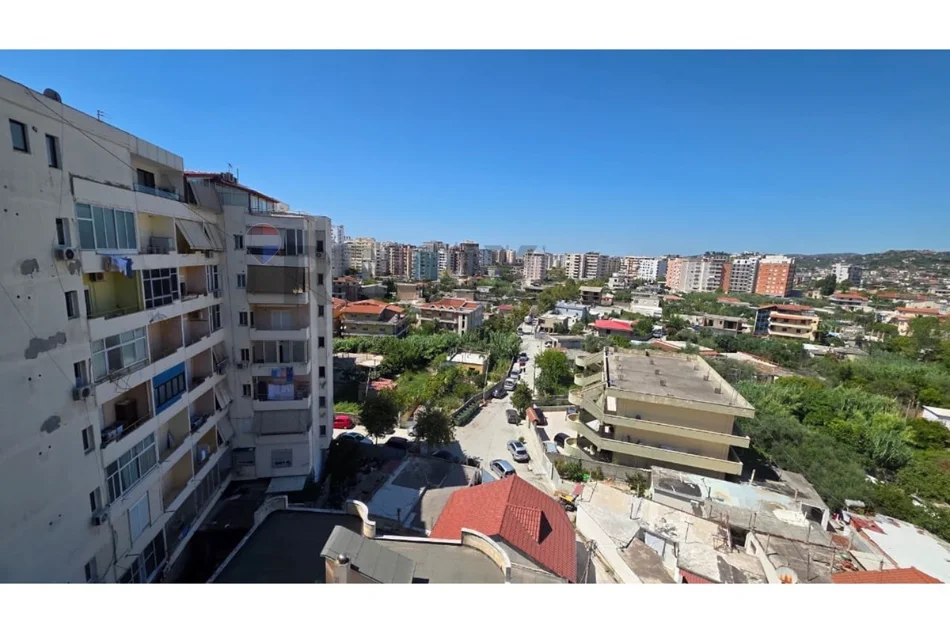Vlore - Lungomare, jepet me qera garsonier Studio Kati 8, 42 m² 350 € (Rruga Reshat Osmani, Lungomare, Vlore)