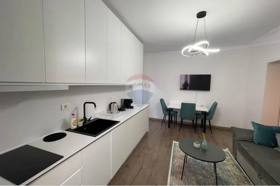 Tirane, jepet me qera apartament 1+1 , 48 m² 600 € 