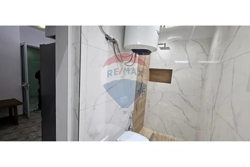 Tirane, jepet me qera apartament 2+1 Kati 2, 