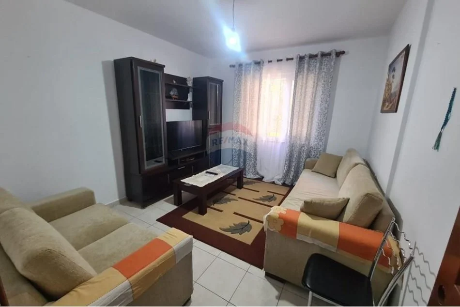 Tirane, jepet me qera apartament 1+1+Ballkon , 70 m² 500 € 
