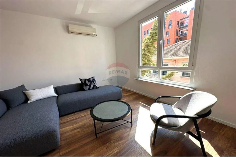 Tirane, jepet me qera 2+1 , 120 m² 850 € (selvia)