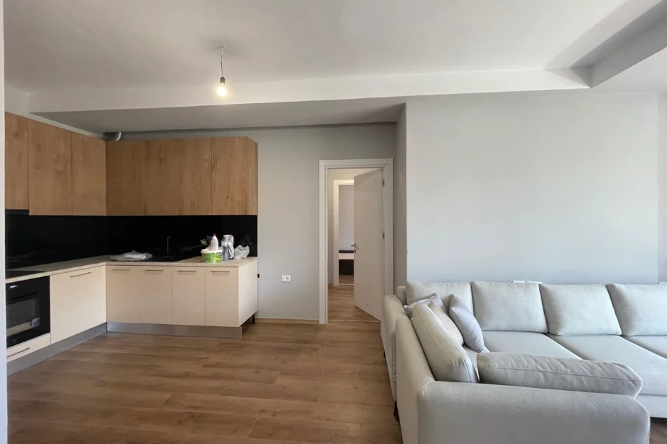 Shk. e Bashkuar, Apartament 2+1 per Qira - 55.000 Lek