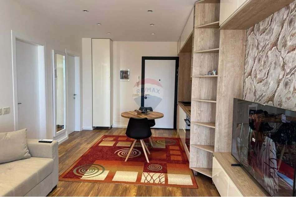 Tirane, jepet me qera apartament 1+1+Ballkon , 830 € 