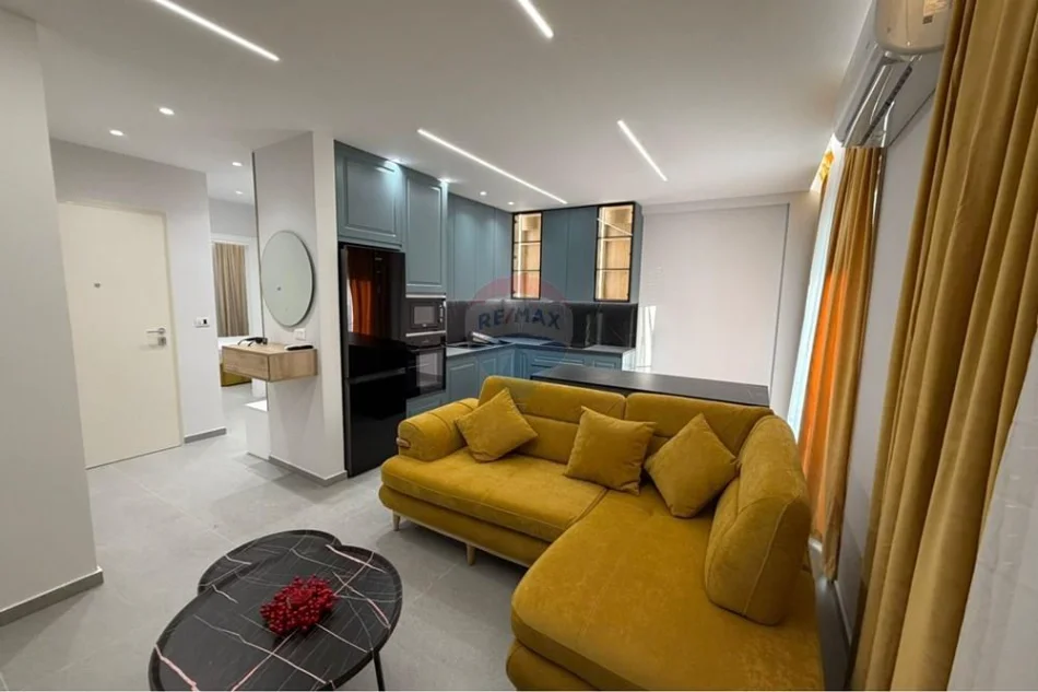 Vlore - Lungomare, jepet me qera apartament 1+1 Kati 4, 67 m² 700 € (Rruga Dhimitër Konomi, Ujë i Ftohtë, Vlorë)