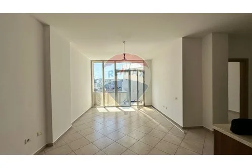 Tirane, jepet me qera apartament 1+1 Kati 3, 69 m² 400 € (ish tregu elektrik)