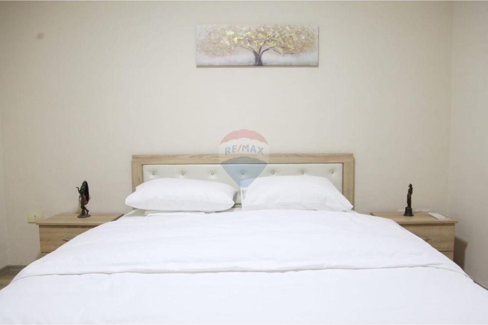 Tirane, jepet me qera apartament 2+1 , 2 m² 600 € 