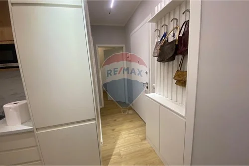 Tirane, jepet me qera apartament 1+1 , 65 m² 550 € (Jordan Misja)