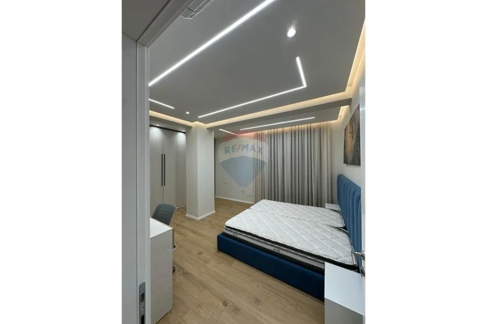 Tirane, jepet me qera apartament 2+1 , 104 m² 1.800 € (Mine Peza, ne pallat te ri.)