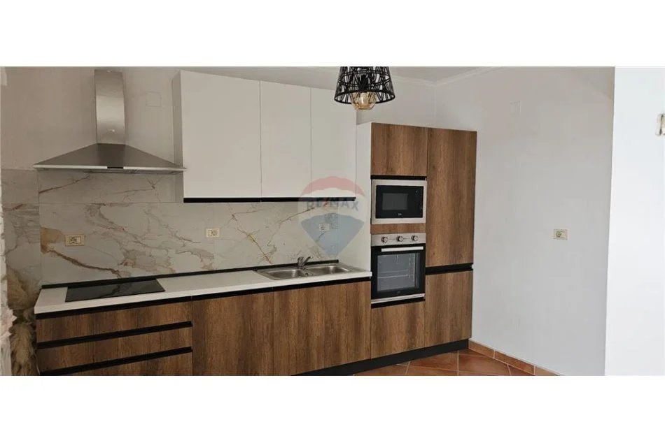 Tirane, jepet me qera apartament+verande | Penthouse 3+1+Ballkon , 250 m² 800 € 