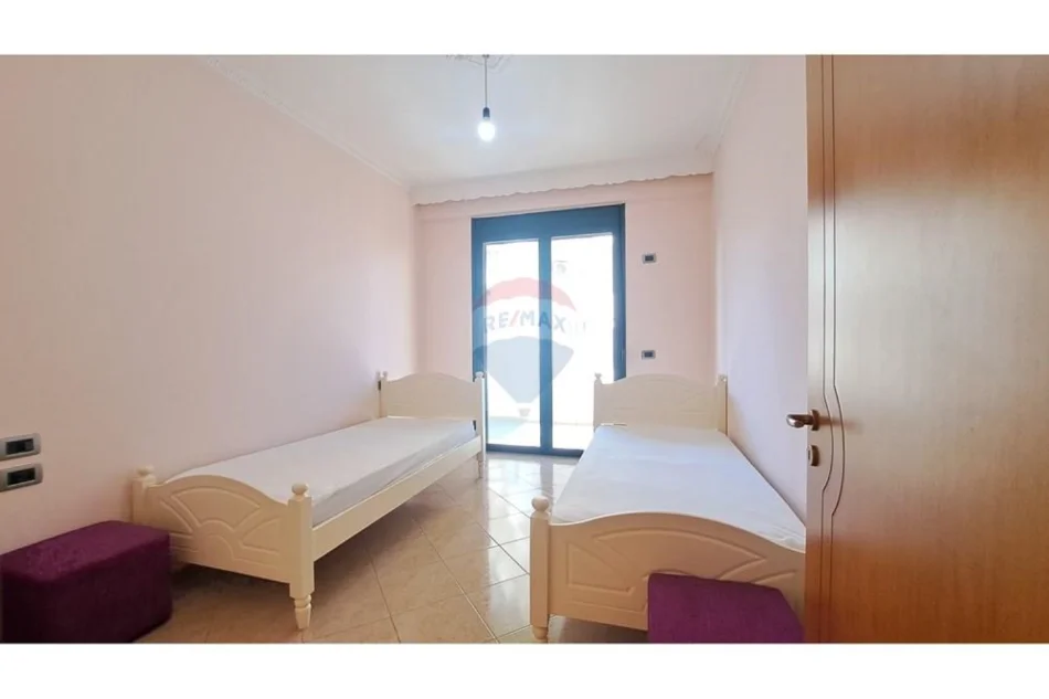 Vlore - Lungomare, jepet me qera apartament 2+1+Ballkon Kati 6, 105 m² 600 € (Rruga Cameria, Lungomare, Vlore)