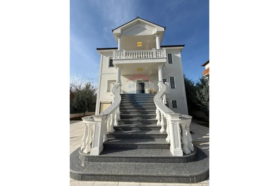 Tirane, shitet Vile , 800 m² 350.000 € (Rinas, Tiranë)