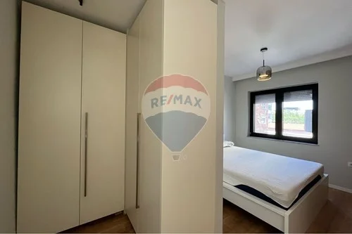 Tirane, jepet me qera garsonier 1+1 Kati 4, 55 m² 570 € (Rr. e Kavajes)