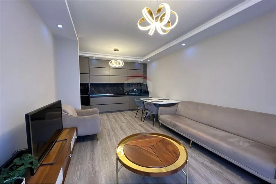 Tirane, jepet me qera apartament 2+1+Ballkon Kati 5, 92 m² 900 € 