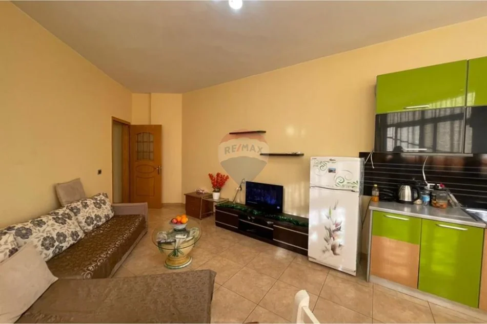 Tirane, shitet apartament 1+1 , 145.000 €