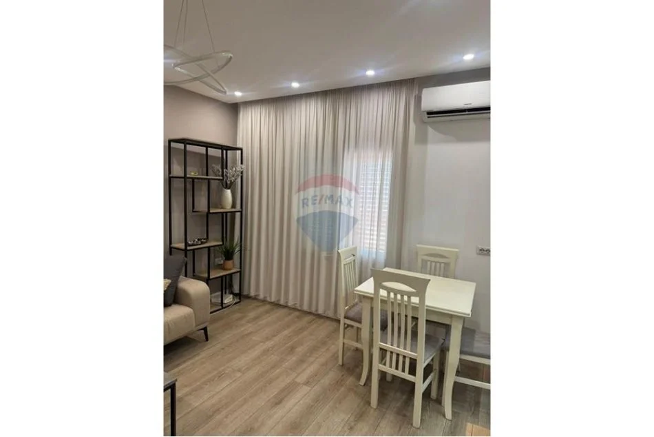 Tirane, jepet me qera apartament 1+1 , 58 m² 600 € (Rruga Ferit Xhajko)