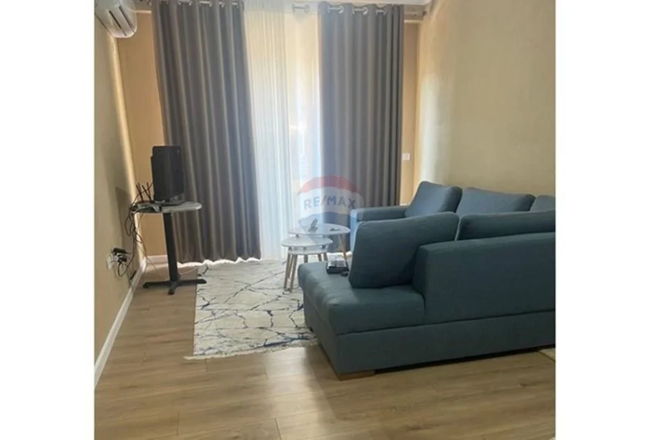 Tirane, jepet me qera apartament 2+1 , 90 m² 450 € (Shkoze)