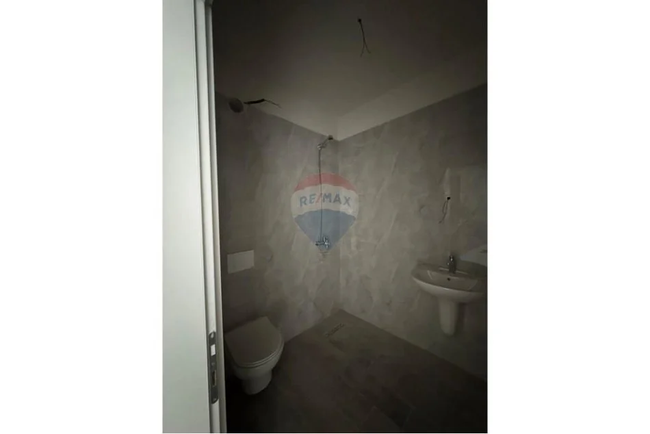 Tirane, shitet apartament 2+1+Ballkon , 104 m² 110.000 € (Univers City, QTU)