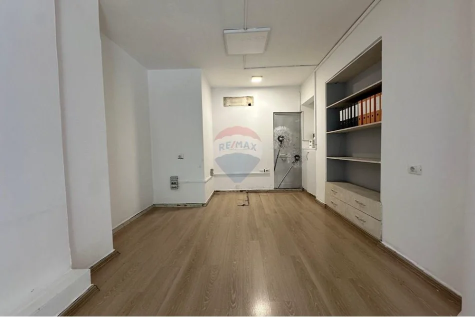 Tirane, jepet me qera , 37 m² 1.100 € 