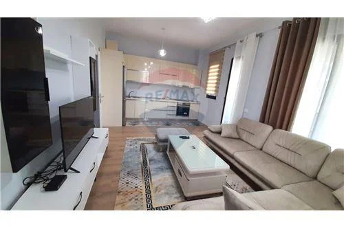 Tirane, jepet me qera apartament 2+1 Kati 5, 123 m² 800 € (Square 21,Arlis - Rruga e Kavajës, Shqipëri)