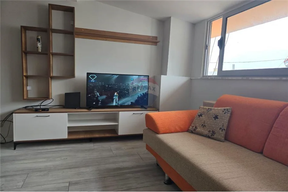 Vlore - Lungomare, shitet apartament 1+1 Kati 8, 50 m² 95.000 € (Lungomare, Vlorë)