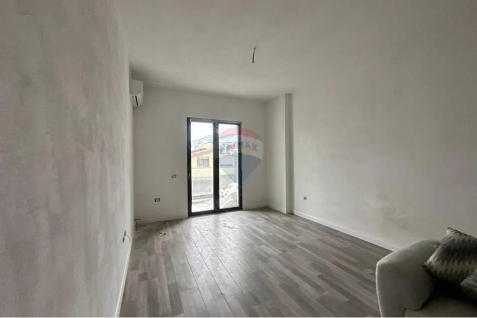 Tirane, jepet me qera apartament 1+1 , 70 m² 700 € (Vasil Shanto)