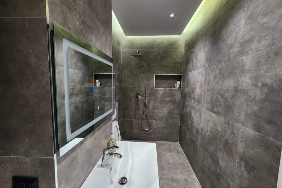 Xhamllik, Apartament 2+1 per Qira - 800 Euro