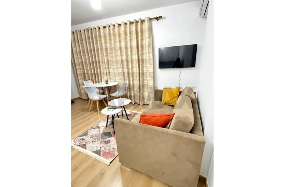 Tirane, jepet me qera apartament Kati 6, 40 m² 370 € (Qsut)