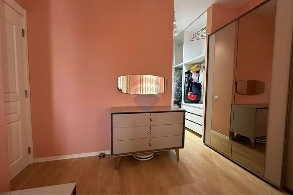 Tirane, jepet me qera apartament 2+1 , 105 m² 700 € (Porcelan)