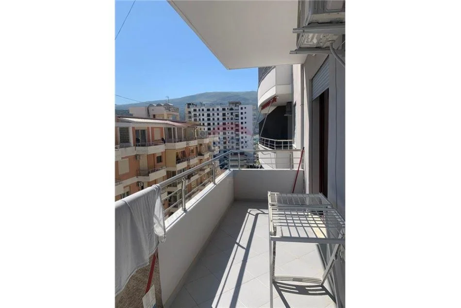 Vlore, jepet me qera 2+1 Kati 3, 86 m² 550 € (Rruga Shyqyri Ali Merka, Vlorë)