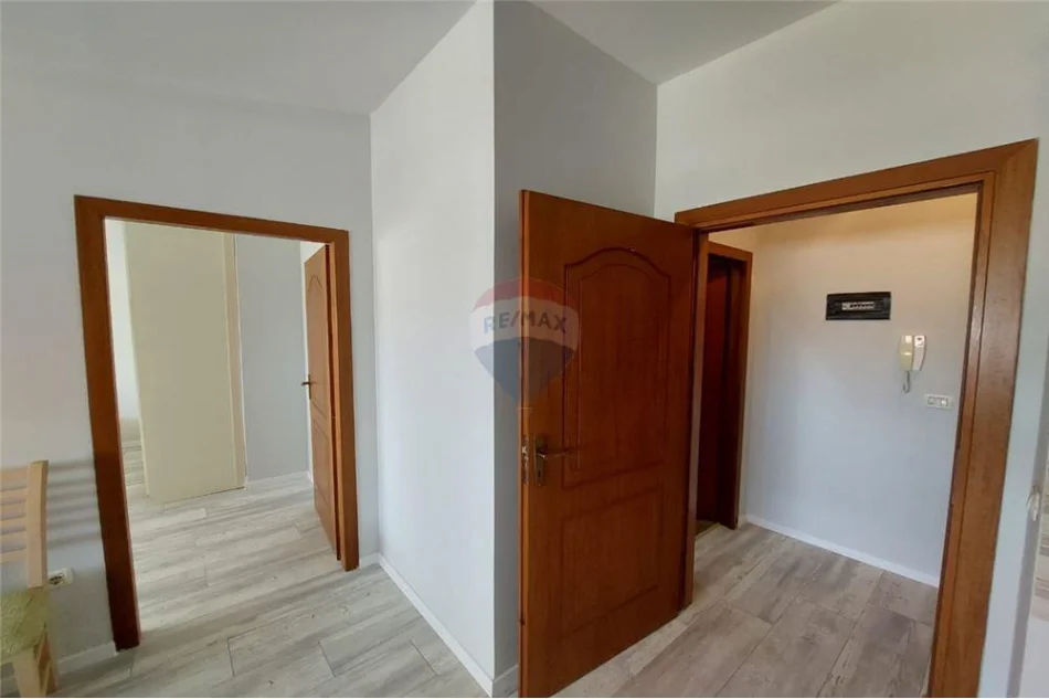 Vlore - Lungomare, shitet apartament 1+1 Kati 7, 58 m² 95.000 € (Lungomare, Vlorë)