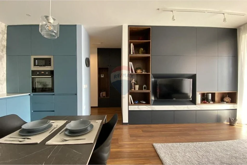 Tirane, jepet me qera apartament 1+1 , 87 m² 900 € (Rezidenca Foleja e Gjelber)
