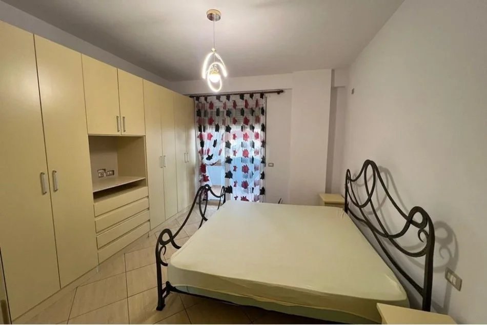 Tirane, jepet me qera apartament 2+1+Ballkon , 115 m² 750 € 