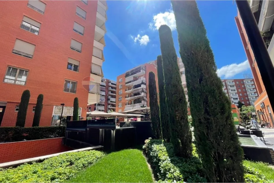 Tirane, jepet me qera apartament , 77 m² 700 € 
