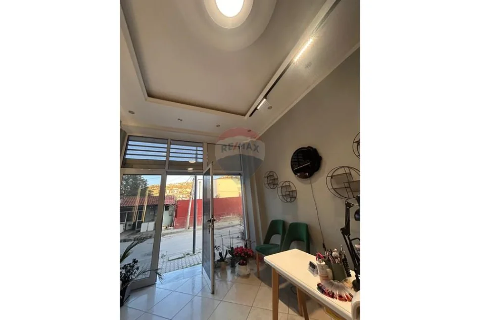 Vlore, shitet ambjent biznesi Kati 0, 38 m² 55.000 € (Rruga Ali Demi, pranë Spitalit, Vlorë)