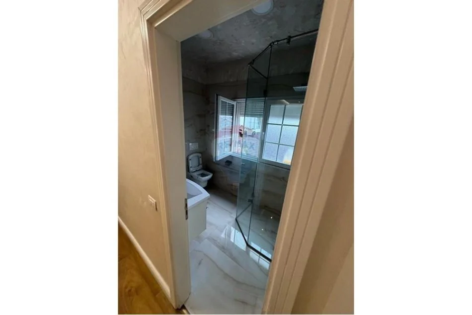 Tirane, jepet me qera apartament+verande | Penthouse 3+1+Ballkon , 198 m² 800 € 