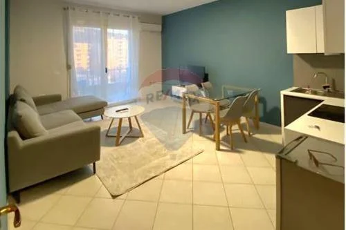 Vlore, shitet apartament 1+1+Ballkon Kati 6, 70 m² 160.000 € (Lungomare)