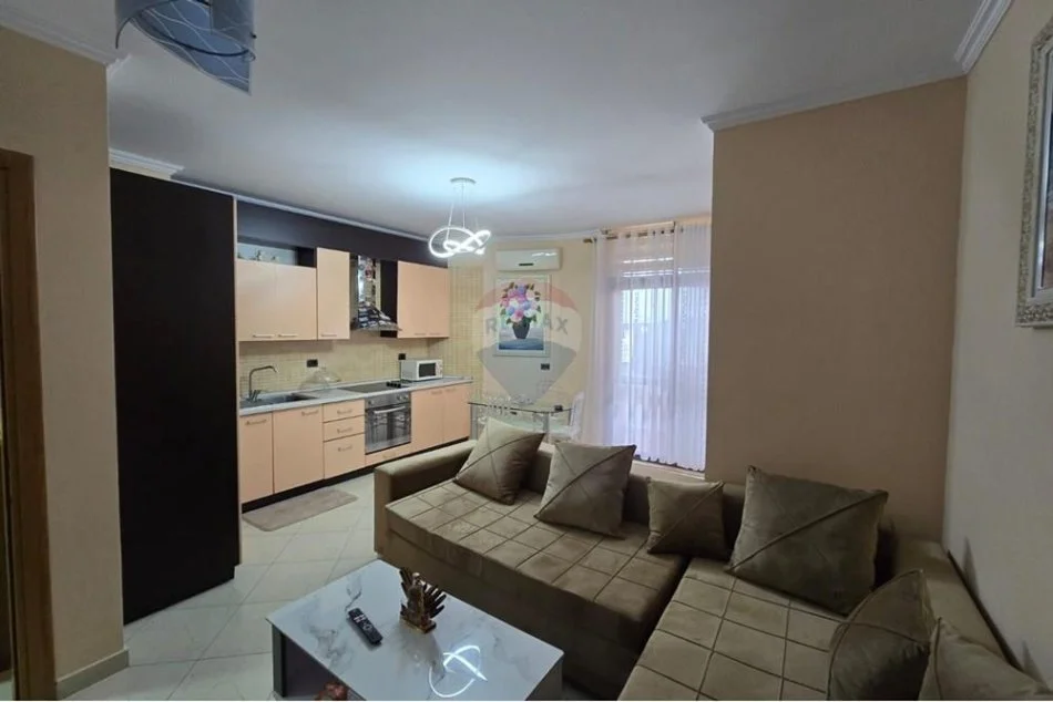 Tirane, jepet me qera apartament 1+1+Ballkon , 62 m² 600 € 