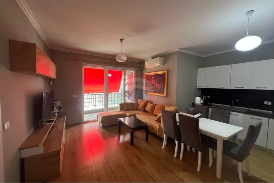 Tirane, jepet me qera apartament 2+1+Ballkon , 88 m² 1.200 € 