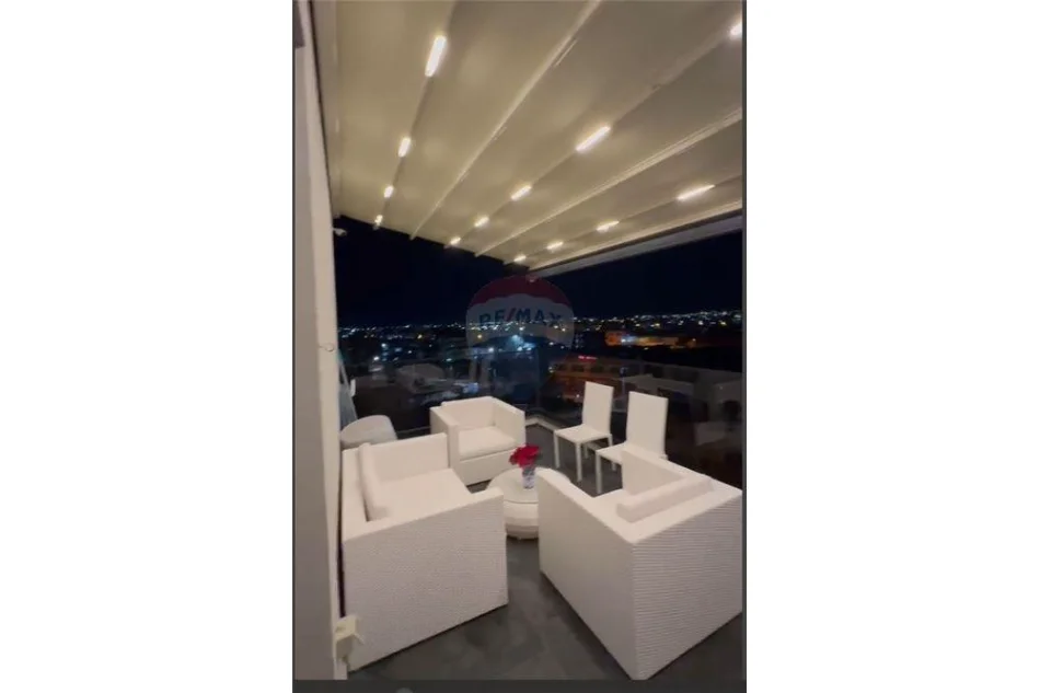 Vlore, jepet me qera apartament duplex 3+1+Ballkon Kati 6, 265 m² 350.000 € (Rruga Enver Jaho, Vlore)