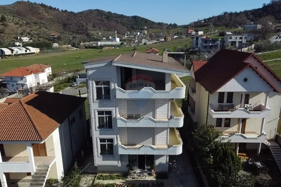 Tirane, shitet Vile , 482 m² 350.000 € 