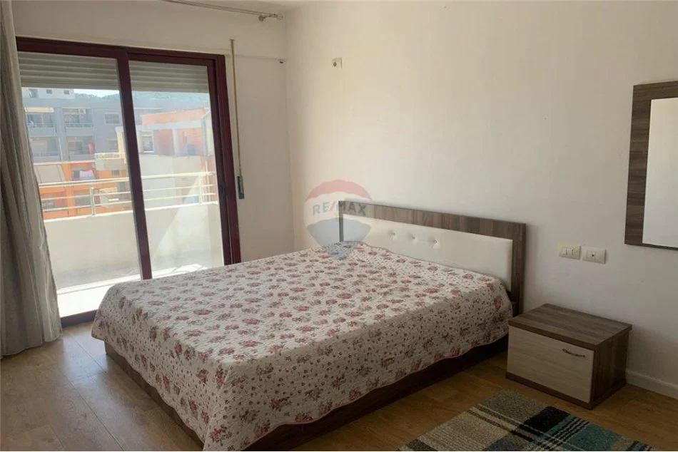 Vlore, jepet me qera 2+1 Kati 3, 86 m² 550 € (Rruga Shyqyri Ali Merka, Vlorë)