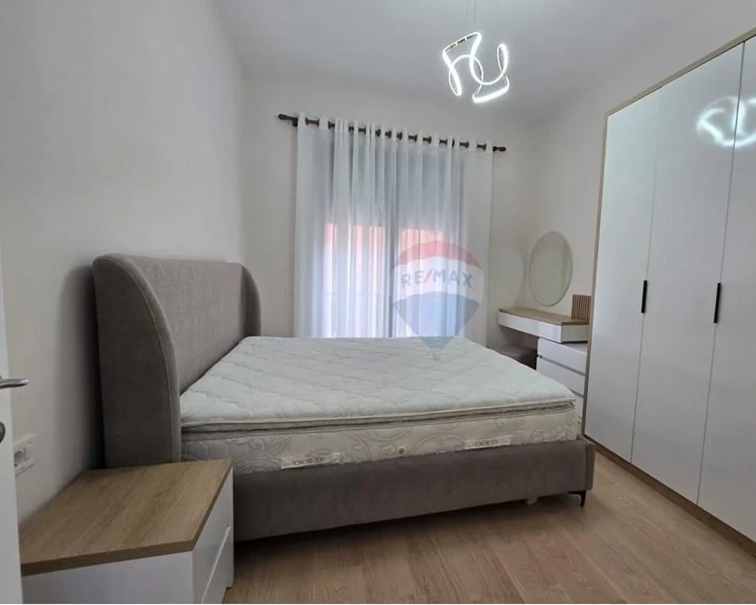Tirane, jepet me qera apartament 1+1 , 75 m² 800 € (Deliorgji)