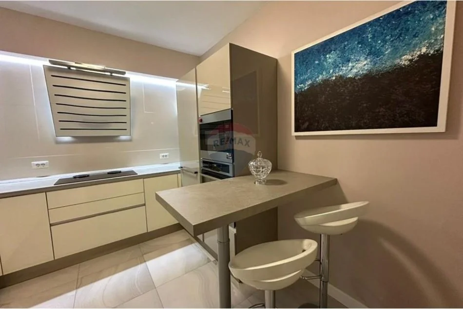 Tirane, jap me qera apartament 3+1 , 167 m² 1.800 € (Kodra e Diellit 1)