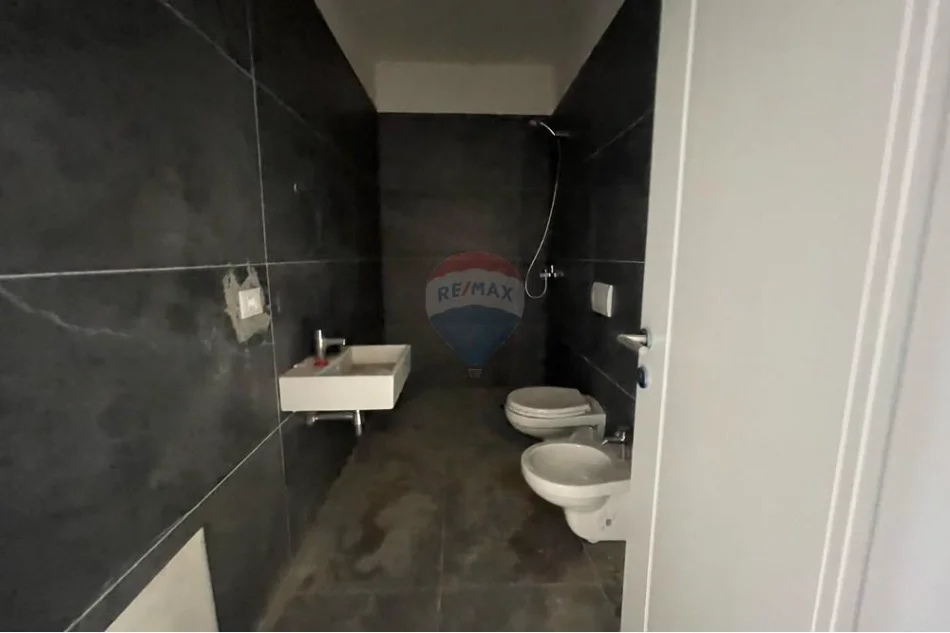 Tirane, shitet apartament , 147 m² 265.000 € 