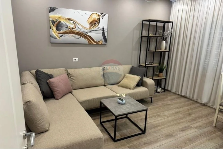Tirane, jepet me qera apartament 1+1 , 58 m² 600 € (Rruga Ferit Xhajko)